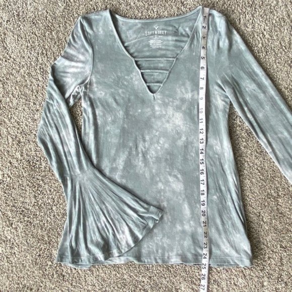 AEO "soft and sexy" grey blue tie-dye tee w flared bell long sleeves. Size XS - Picture 6 of 6